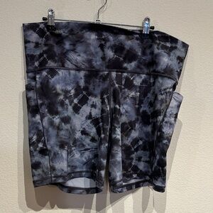 Athleta's Women's Tie-Dye Biker Shorts‎ Size 2X